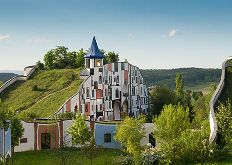 Rogner Bad Blumau hotel i spa, Friedrich Hundertwasser, arhitektura, arhitekta, umetnik, slikar, slikarstvo, Austrija, moderna arhitektura, kockice života, kockice zivota